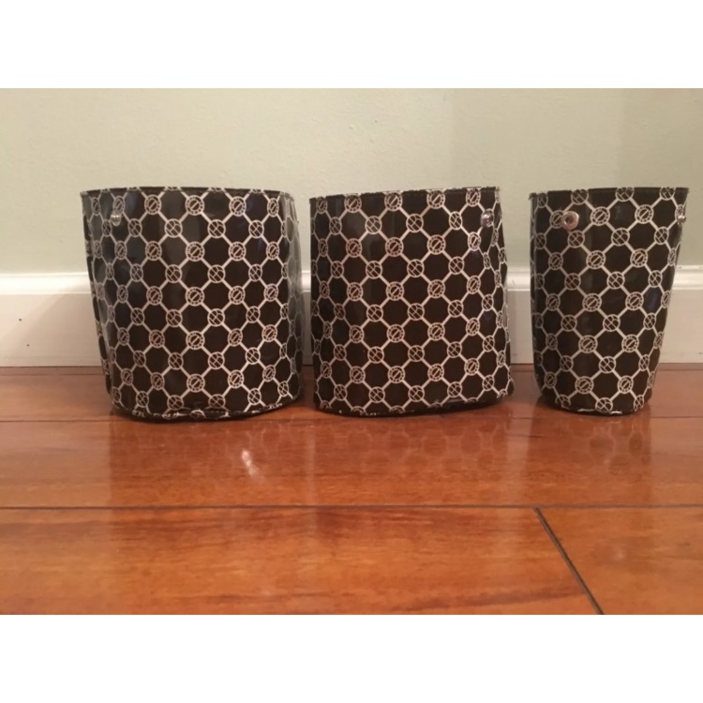 Henri bendel toiletry travel set fits in train bag